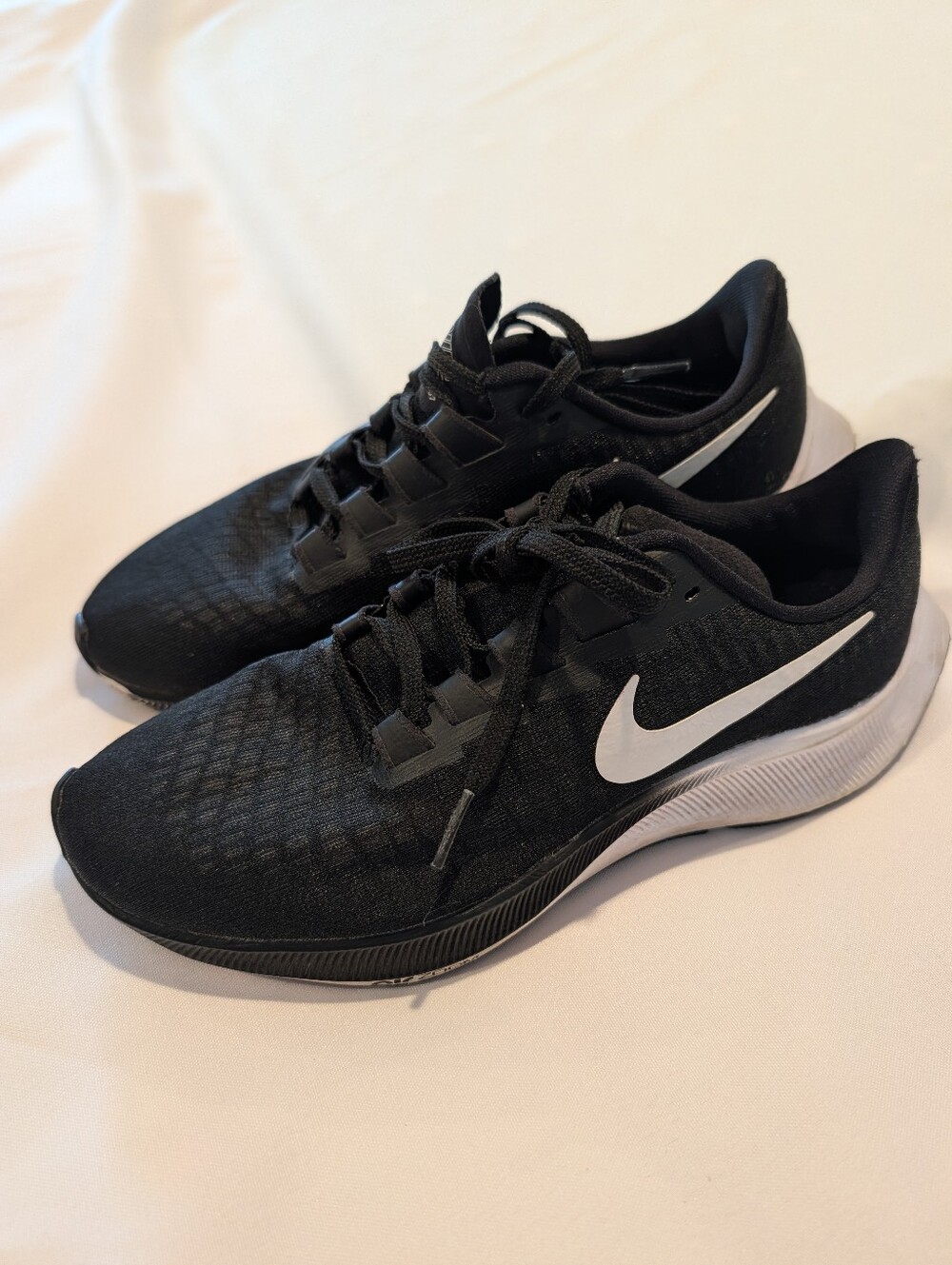 Nike Women's 7 Black Zoom Pegasus 37 Athletic Shoes with White Swoosh